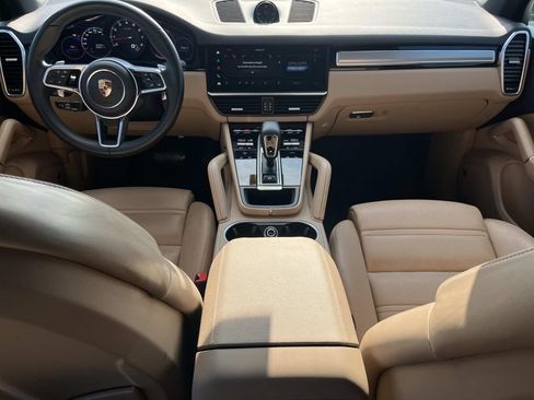 Used 2023 Porsche Cayenne AWD/4WD image 12