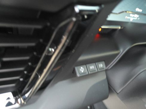 Used 2025 GMC Sierra 1500 AT4 w/ Technology Package image 15