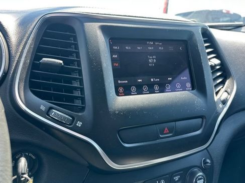 Used 2019 Jeep Cherokee Latitude w/ Popular Appearance Group AWD/4WD image 24