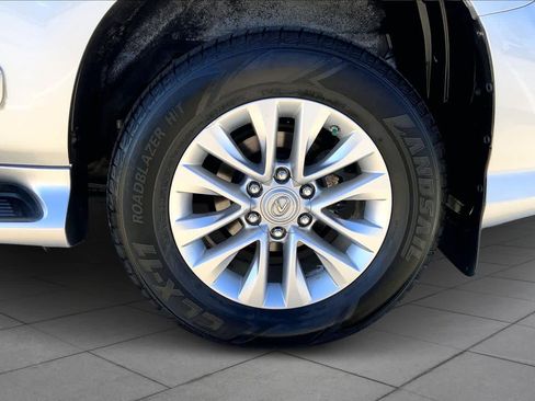 Used 2016 Lexus GX 460 image 10