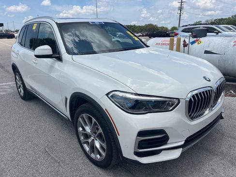 Used 2022 BMW X5 xDrive40i w/ Executive Package AWD/4WD image 3