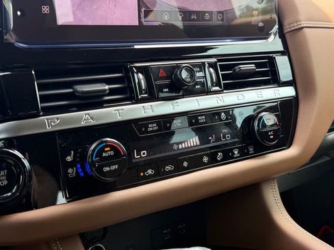New 2026 Nissan Pathfinder Platinum AWD/4WD image 18