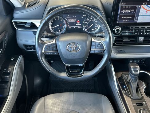 Used 2021 Toyota Highlander Platinum image 13