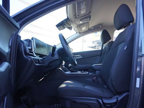 Used 2025 Kia Sportage LX image 27