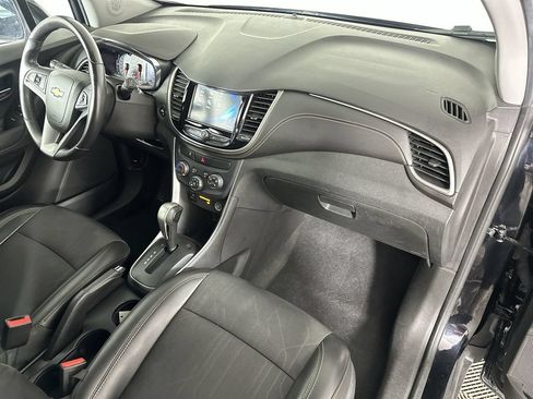 Used 2017 Chevrolet Trax LT w/ LT Convenience Package AWD/4WD image 29