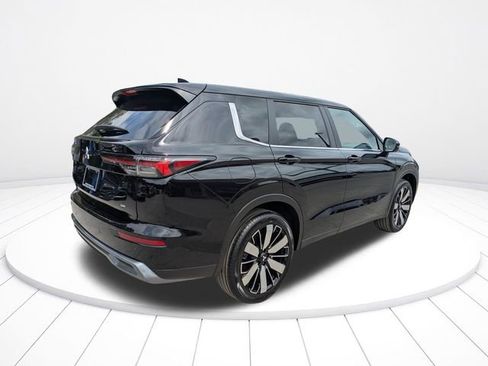 New 2026 Mitsubishi Outlander SE image 4