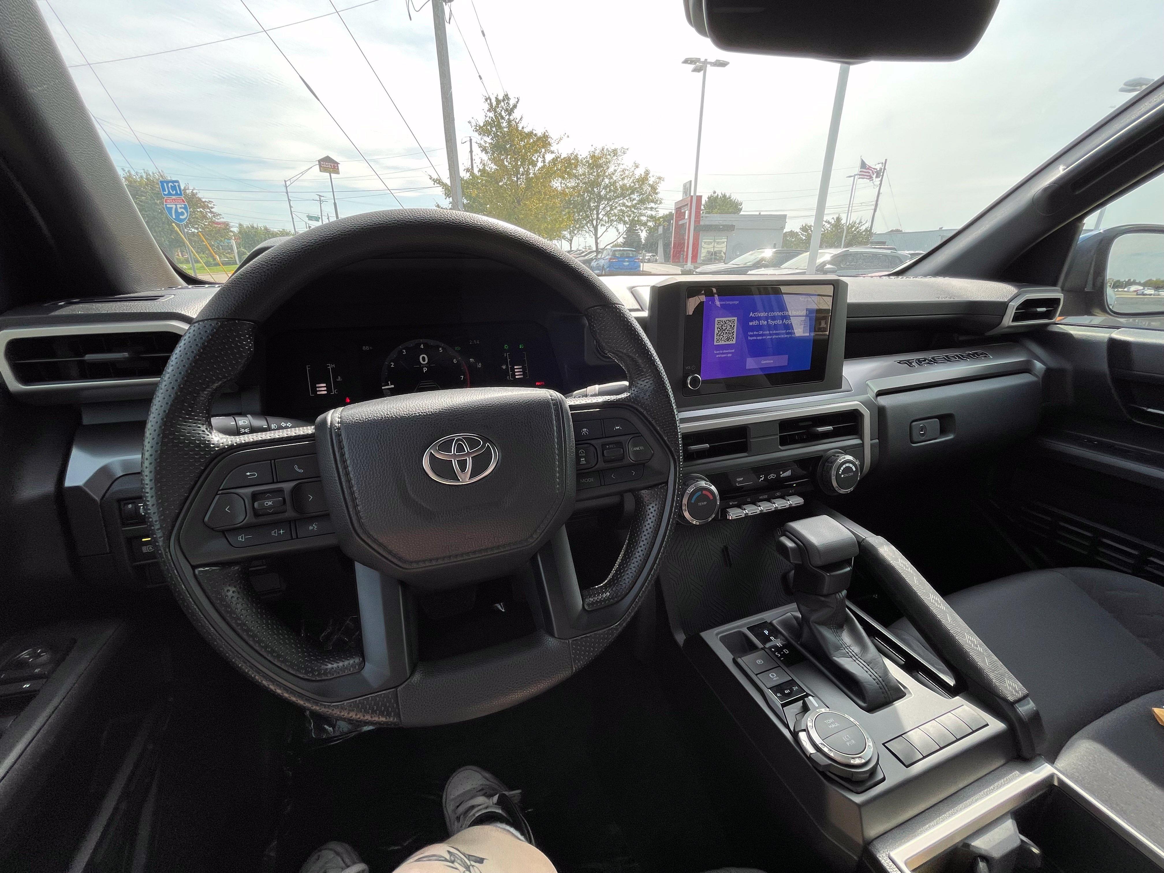 Used 2025 Toyota Tacoma SR5 AWD/4WD image 9