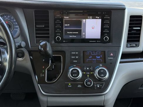 Used 2020 Toyota Sienna XLE w/ XLE Navigation Package FWD image 16