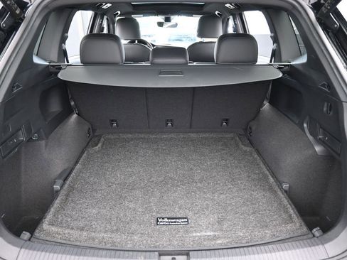 Used 2022 Volkswagen Tiguan SEL R-Line image 44