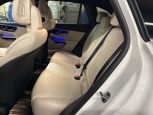 Used 2025 Mercedes-Benz GLC 350e GLC 350e image 24