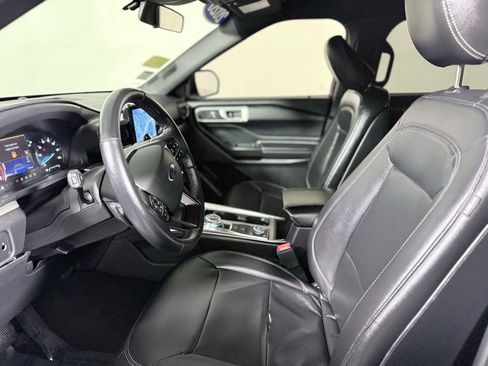 Used 2020 Ford Explorer XLT w/ Equipment Group 202A AWD/4WD image 16