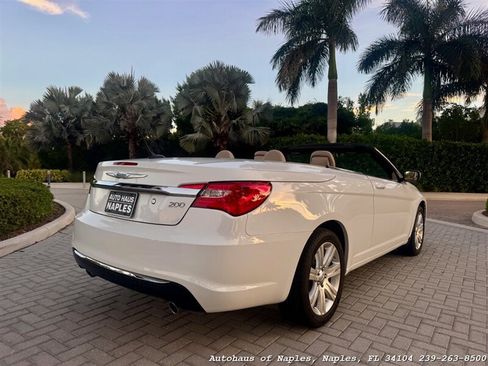 Used 2013 Chrysler 200 Touring FWD image 9