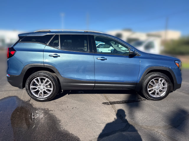 Used 2024 GMC Terrain SLT AWD/4WD image 6