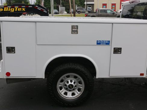 Used 2024 Chevrolet Silverado 2500 LT w/ Convenience Package AWD/4WD image 40