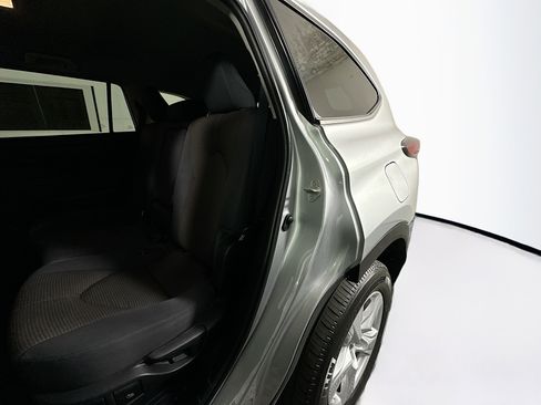 Used 2023 Toyota Highlander LE image 26