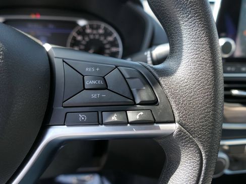 Used 2024 Nissan Altima 2.5 SV FWD image 14