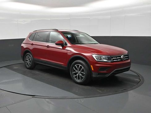 Used 2019 Volkswagen Tiguan SE image 1