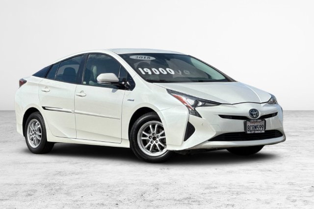 Used 2018 Toyota Prius Three FWD image 2