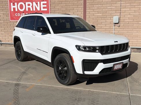 New 2026 Jeep Grand Cherokee Altitude image 6