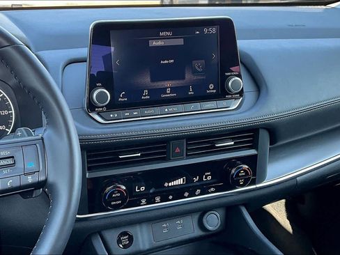 Used 2025 Nissan Rogue SV image 6