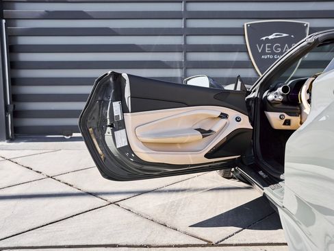 Used 2022 Ferrari F8 Tributo image 33