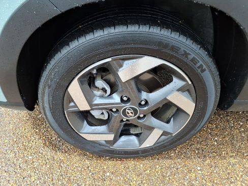 Used 2025 Hyundai Venue SEL FWD image 10