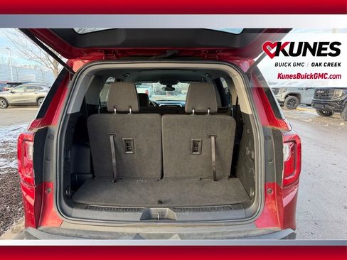 Used 2023 GMC Acadia SLE image 6