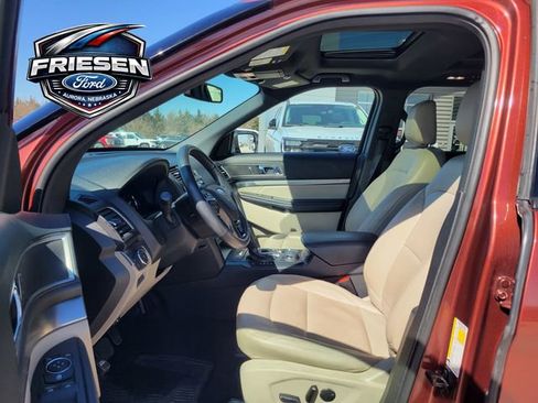 Used 2018 Ford Explorer XLT w/ Equipment Group 202A image 11