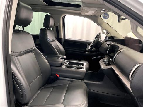 Used 2025 Ford Expedition Active image 11