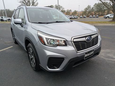 Used 2019 Subaru Forester Premium image 2