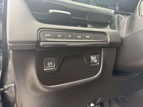 Used 2022 Cadillac Escalade ESV Premium Luxury image 16