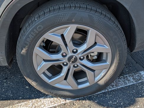 Certified 2025 Kia Seltos LX AWD/4WD image 5