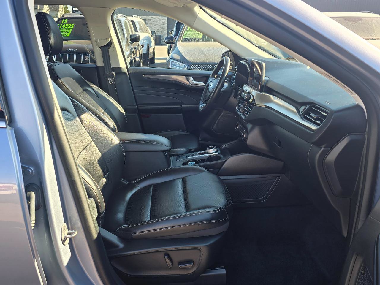 Used 2022 Ford Escape Titanium AWD/4WD image 16