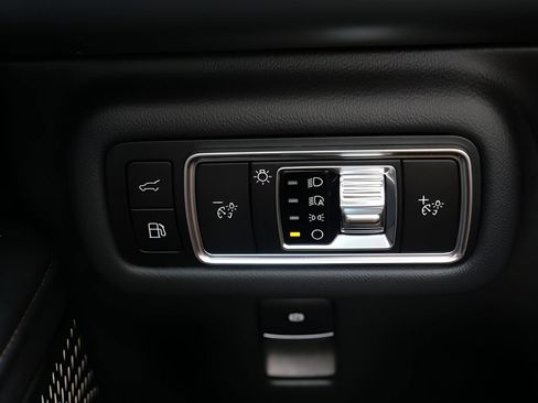 Used 2025 Lincoln Nautilus Reserve AWD/4WD image 17