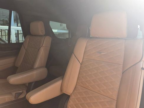 Used 2023 Cadillac Escalade Premium Luxury AWD/4WD image 9