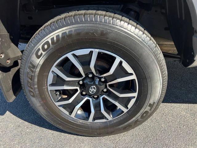 Used 2020 Toyota Tacoma TRD Sport AWD/4WD image 16