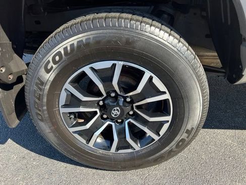 Used 2020 Toyota Tacoma TRD Sport AWD/4WD image 16