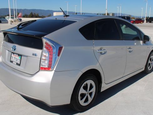 Used 2015 Toyota Prius Three w/ Solar Roof Package FWD image 3