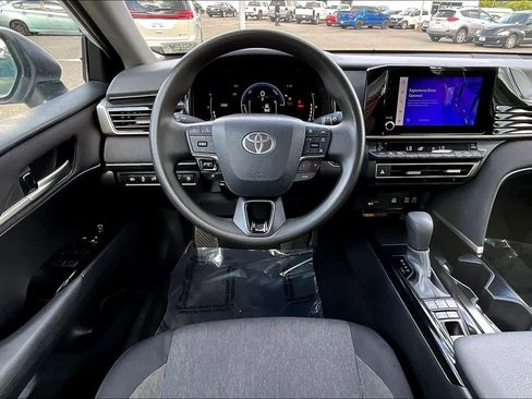 Certified 2025 Toyota Camry LE FWD image 5