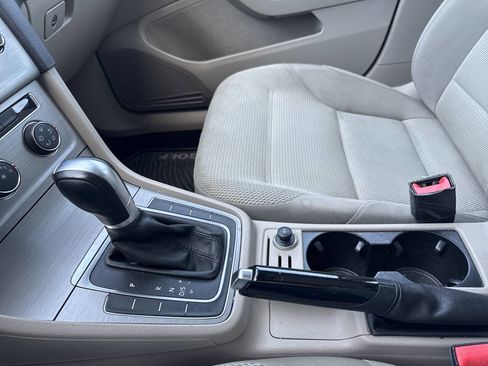 Used 2016 Volkswagen Golf S FWD image 30