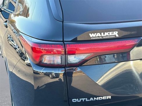 Used 2024 Mitsubishi Outlander ES image 11