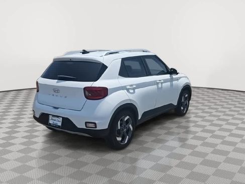 Used 2022 Hyundai Venue SEL FWD image 8