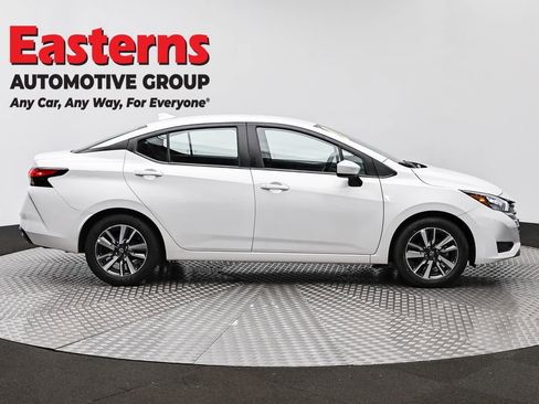 Used 2025 Nissan Versa SV image 4