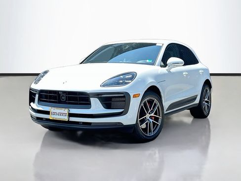 Certified 2025 Porsche Macan S AWD/4WD image 1
