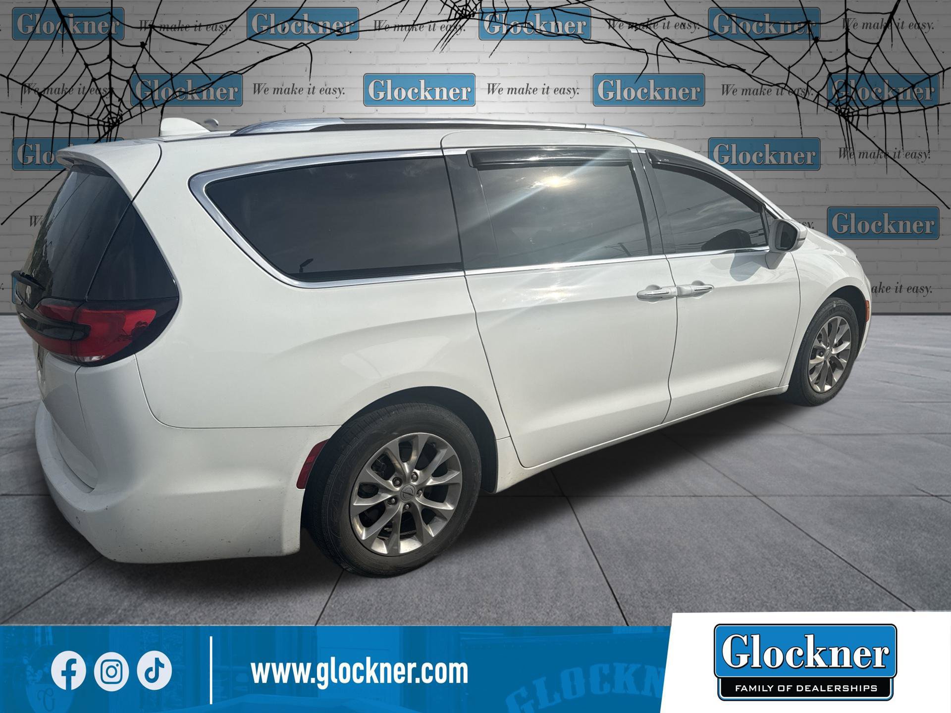 Used 2021 Chrysler Pacifica Touring-L FWD image 7