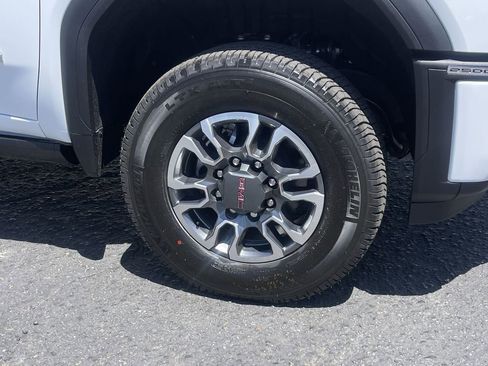 New 2026 GMC Sierra 2500 AT4 w/ AT4 Premium Plus Package AWD/4WD image 33