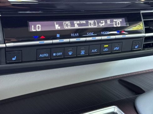 Certified 2024 Toyota Sienna XLE FWD image 20