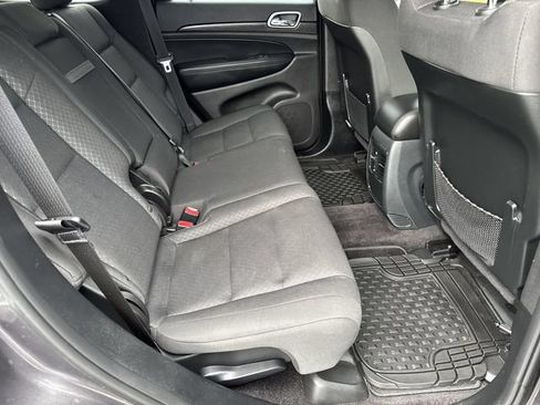 Used 2018 Jeep Grand Cherokee Laredo AWD/4WD image 21
