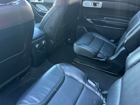 Certified 2023 Ford Explorer Platinum w/ Technology Package image 4
