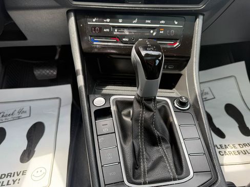 Used 2025 Volkswagen Jetta SE FWD image 16